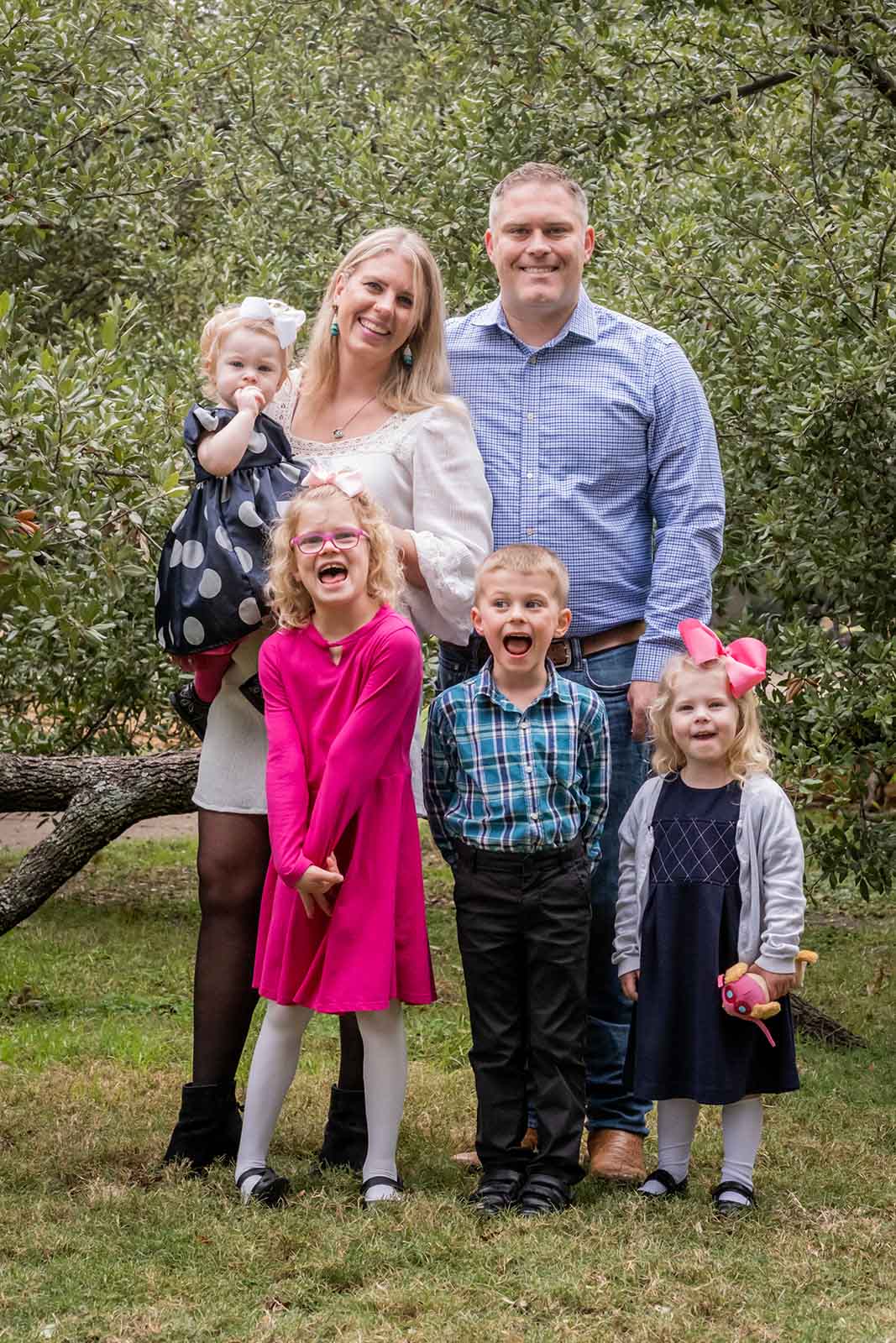 Picture of Lindsey Gilmore, Marquette Method of NFP instructor, with her husband and children